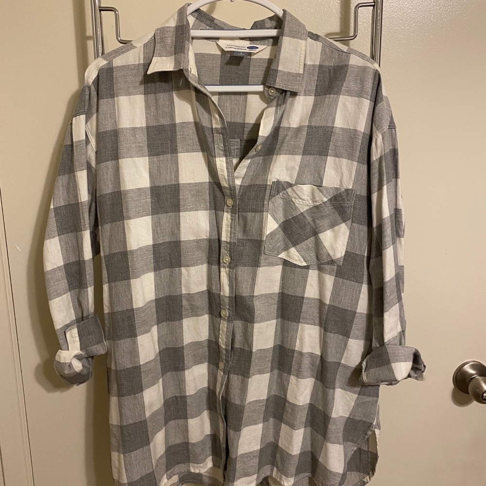 Women’s Old Navy Gray and White Boyfriend Shirt